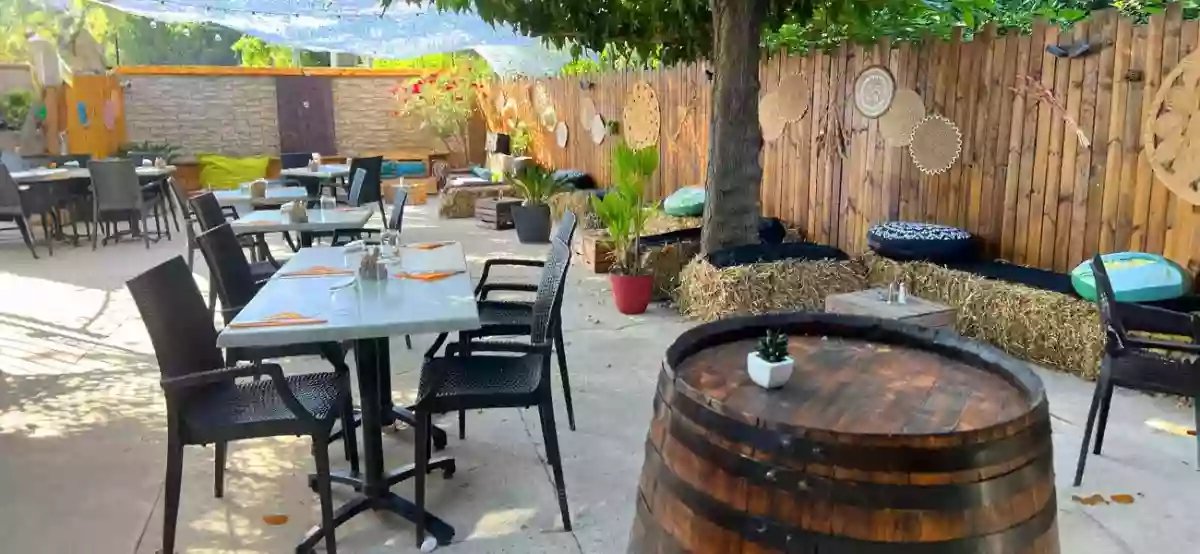 Le restaurant - La Maison Penchée - Tarascon - Restaurant Saint-Étienne-du-Grès